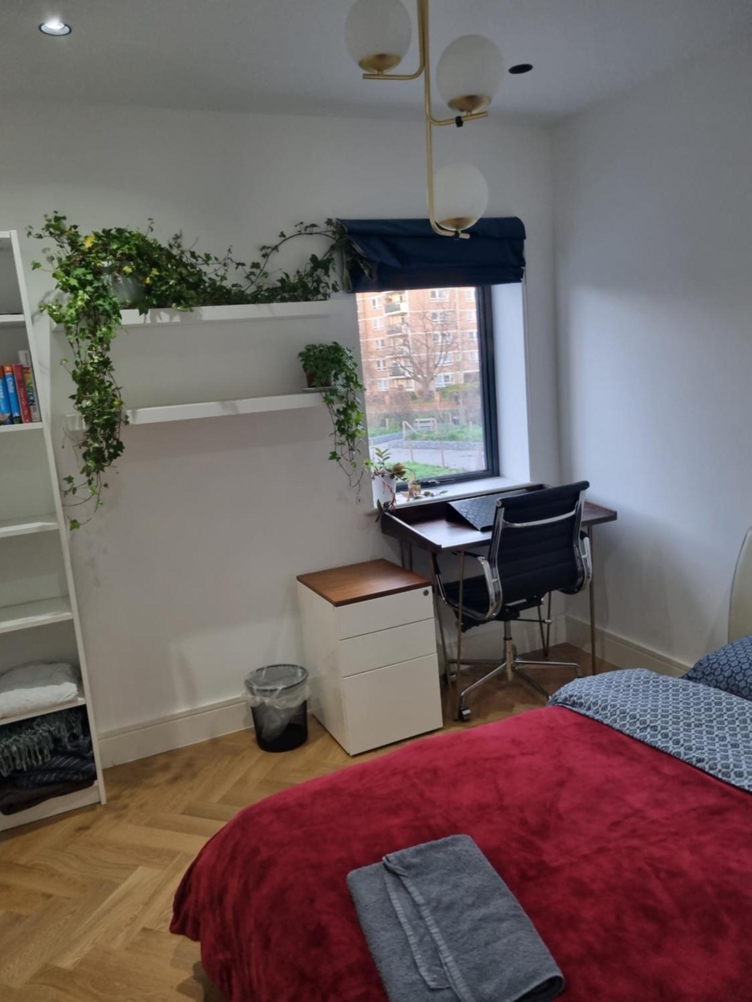 Bright Spacious Apartment In The Park 런던 외부 사진